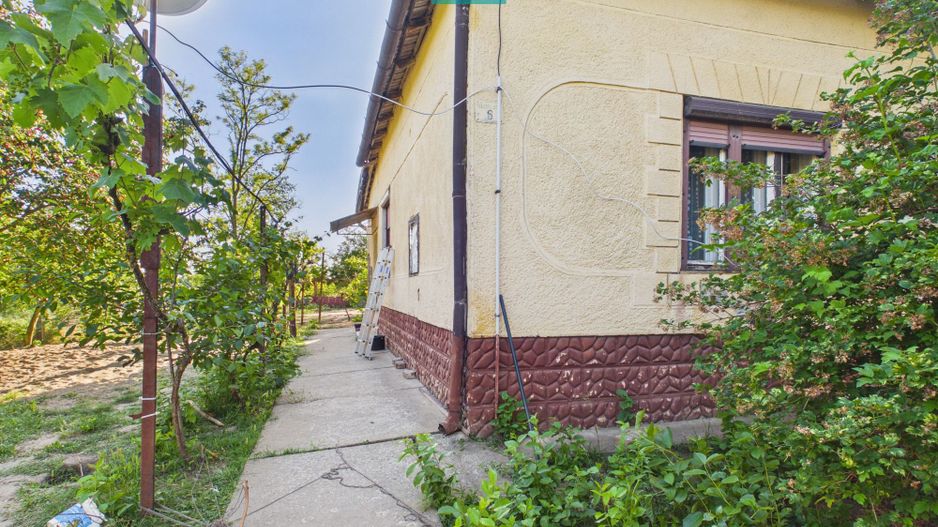 Casă cu 3 camere și 2646 mp teren în Dombegyhaz - Poză 1