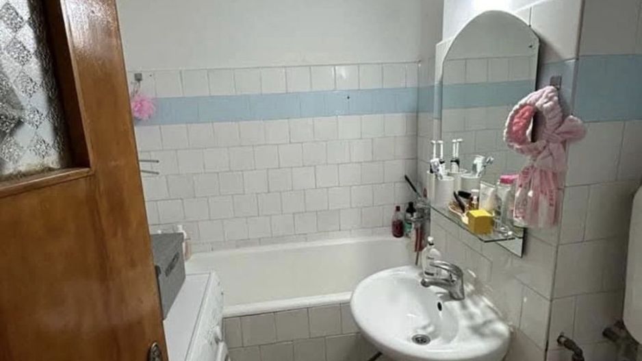 AP. 2 CAMERE, BLOC REABILITAT - METROU 2 MINUTE, MOBILAT, COMISION 0% - Poză 5