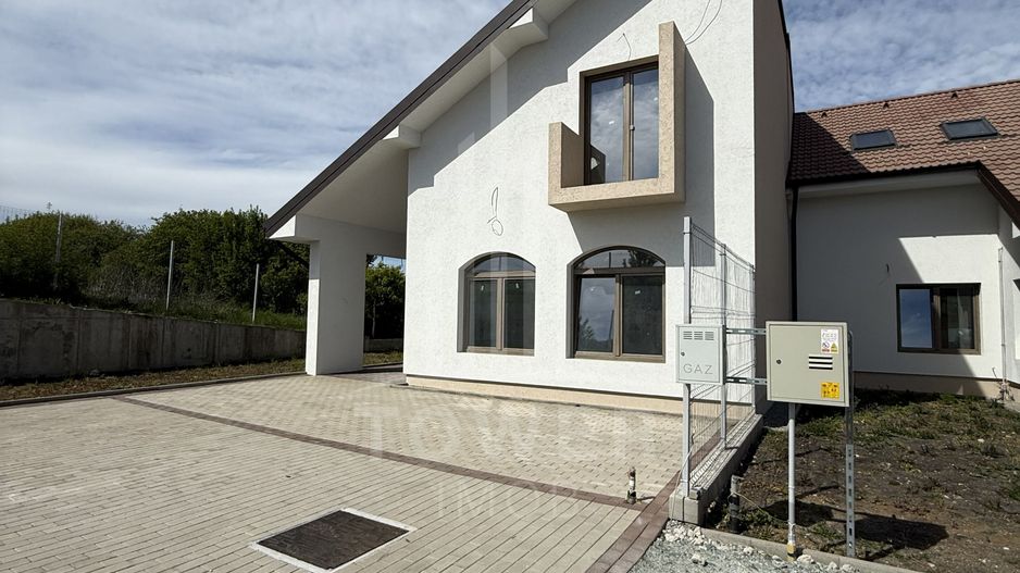 Casa rezidențială cu 7 camere, 3 băi, dressing, pivniță – Sura Mica - Poză 3