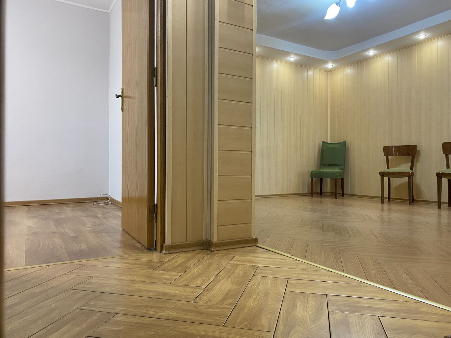 Vanzare apartament cu 4 camere luminos, vedere deschisă-Targoviste-M5 - Poză 9