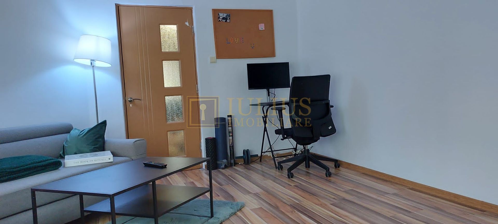 Parter inalt,  centrală proprie- in spate la Hotel Strelitia - Poză 5