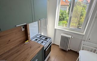 2 camere| vis a vis de Liceul Loga| zona superba, linistita| centrala proprie| - Poză 9