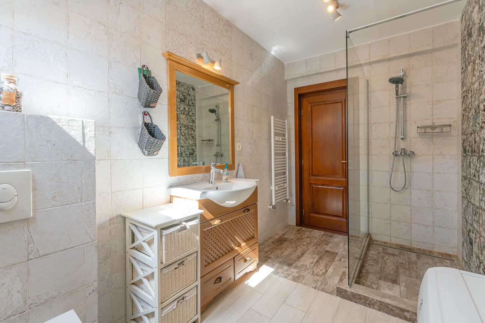 Mobilat și utilat modern, cu două locuri de parcare subterane - Poză 14