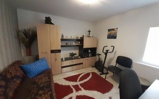 Vanzare apartament la curte comuna in zona centrala - Poză 4