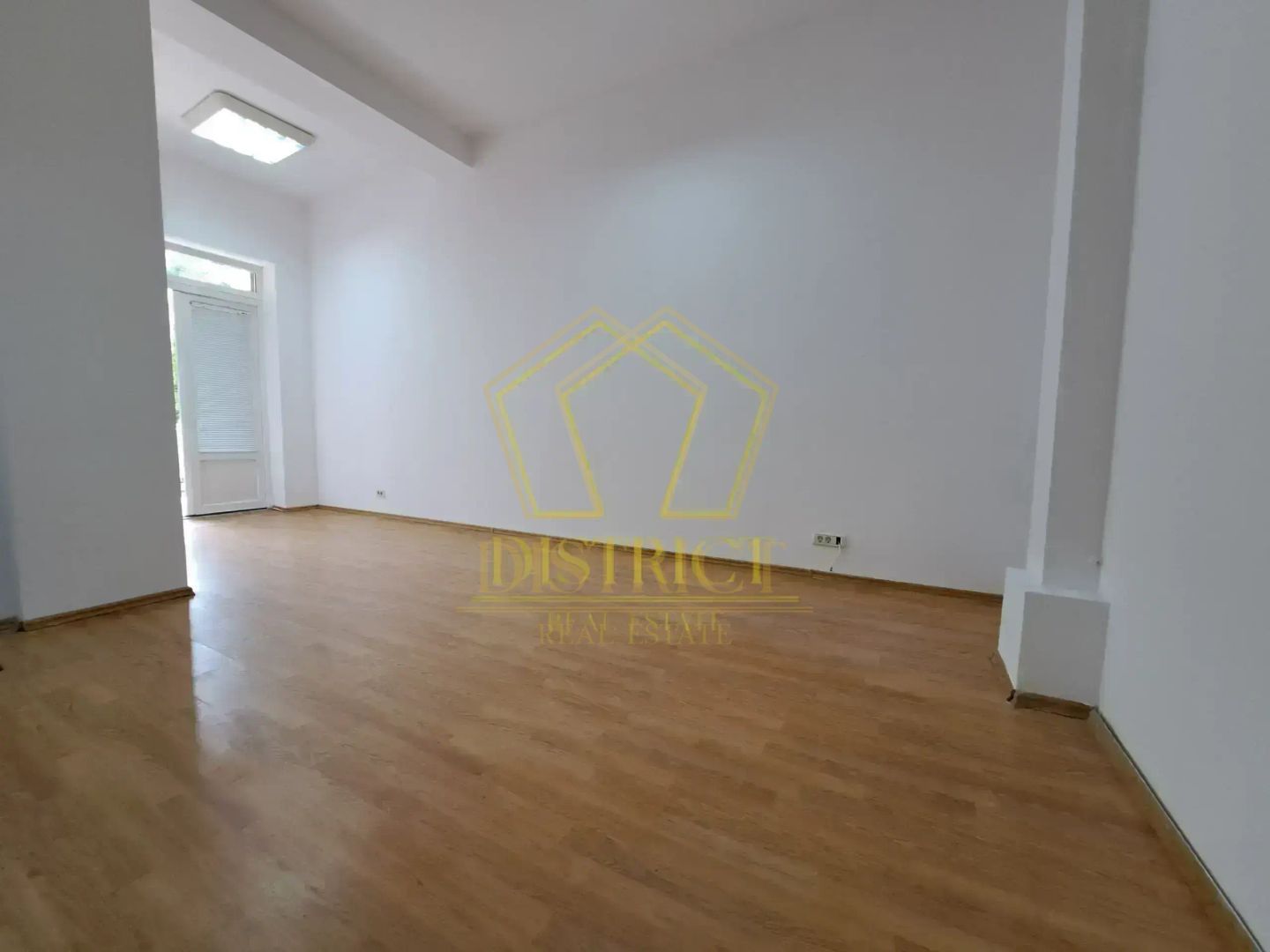 Spatiu comercial spatios, cu 2 incaperi 50 mp I Simion Barnutiu - Poză 3