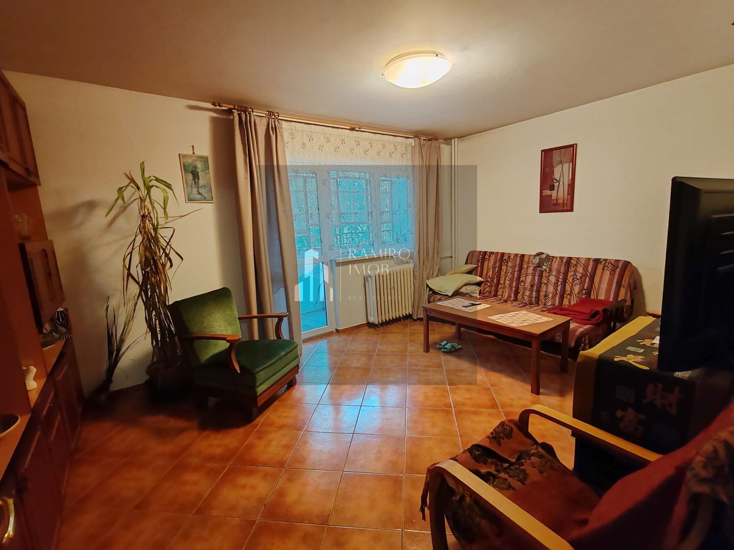 Apartament 2 camere, Sector 4, Resita/Luica, decomandat, spatios - Poză 1