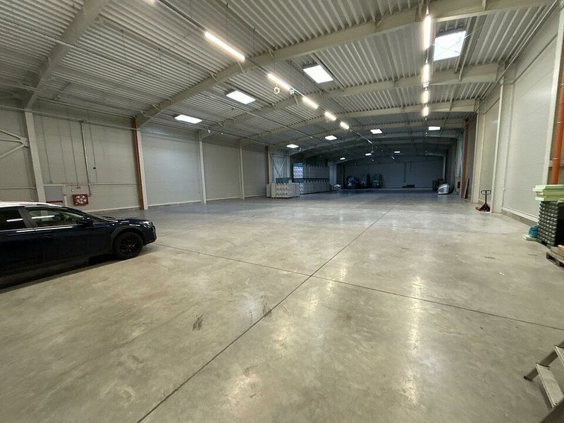 Spatiu industrial de inchiriat, 2.385 mp suprafata utila - Poză 1