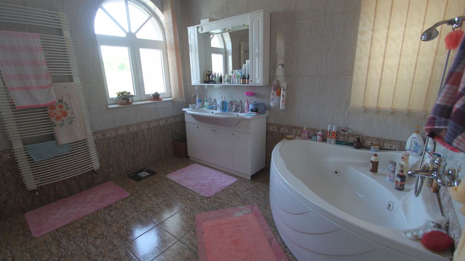 Casă / Vilă cu 8 camere de vânzare în zona Semicentral - Poză 48