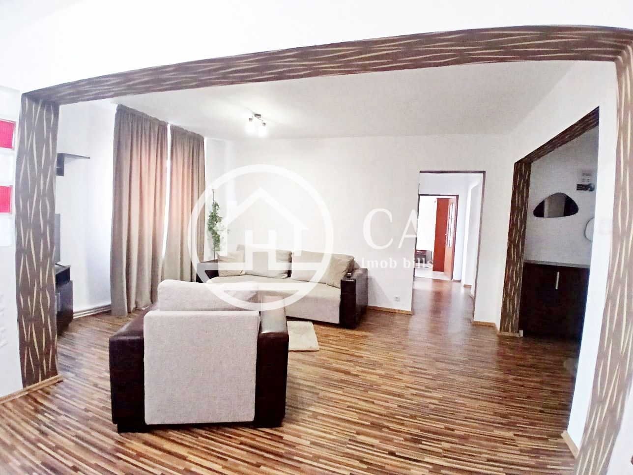 Apartament de vânzare cu 3 camere în zona Rogerius, Oradea - Poză 2