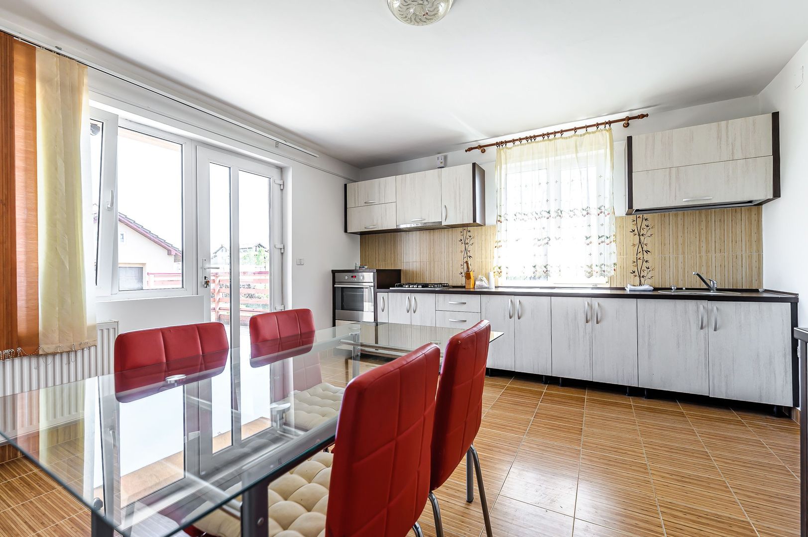 Pret redus Vilă spațioasă la intrare în Zimandcuz - Poză 3