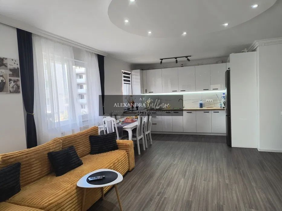 Apartament 3 camere, 2 bai, balcon, Teilor - Poză 1