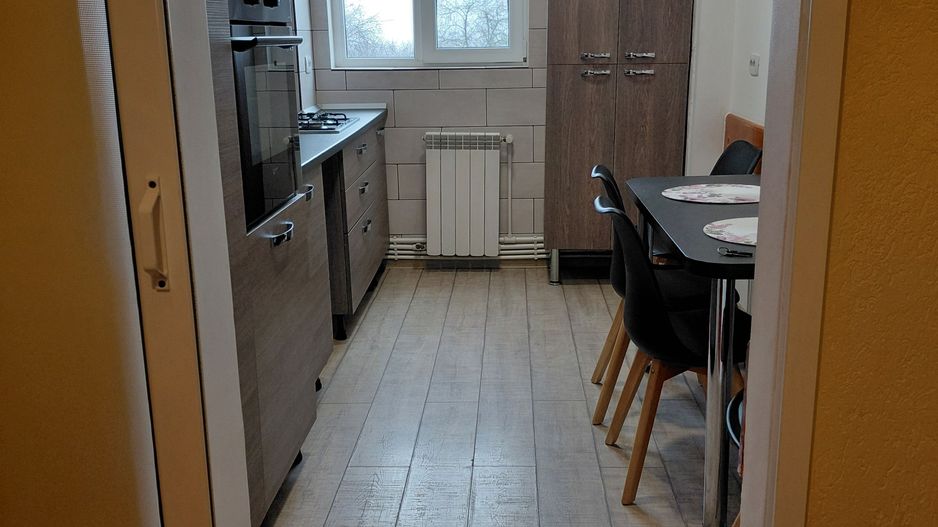 Apartament 4 camere de închiriat – Micro 20,et 1,mobilat si utilat - Poză 9