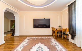 Vânzare, casă, 2 nivele, 4 camere, strada 31 August 1989, Centru - Poză 1