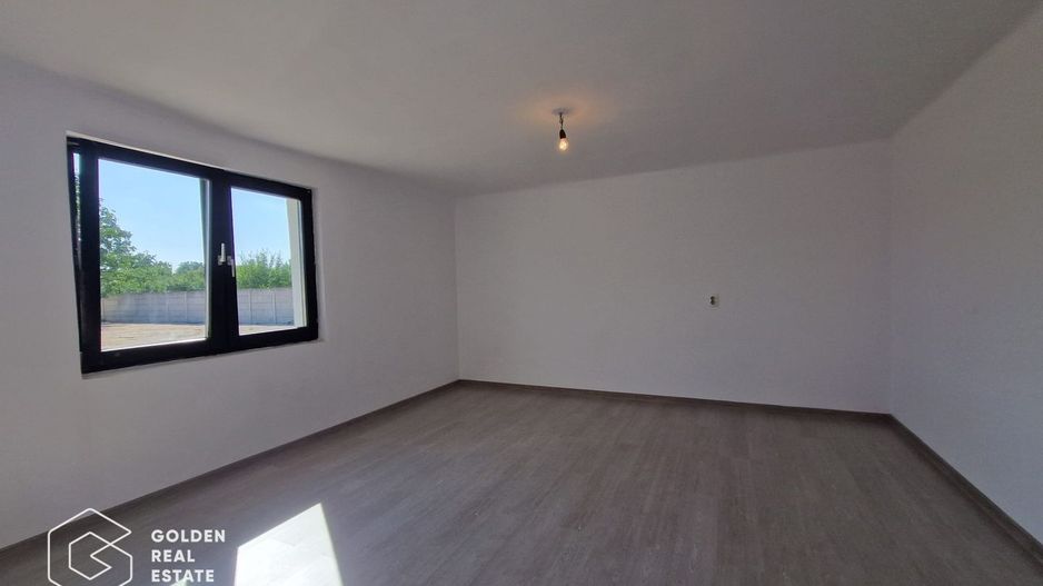 Teren 900 mp cu cladire de birouri pt depozit, parc auto,  centru logistic, etc - Poză 6