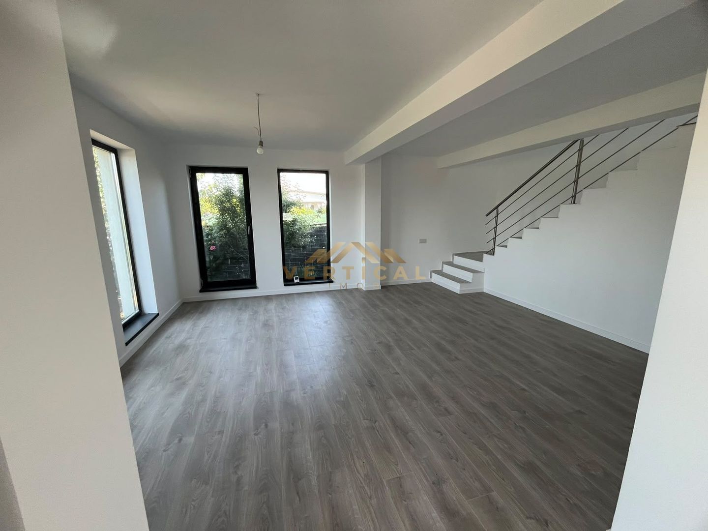Casă Individuală  P+1 cu 4 Camere și Curte Generoasă Berceni/Ilfov - Poză 7