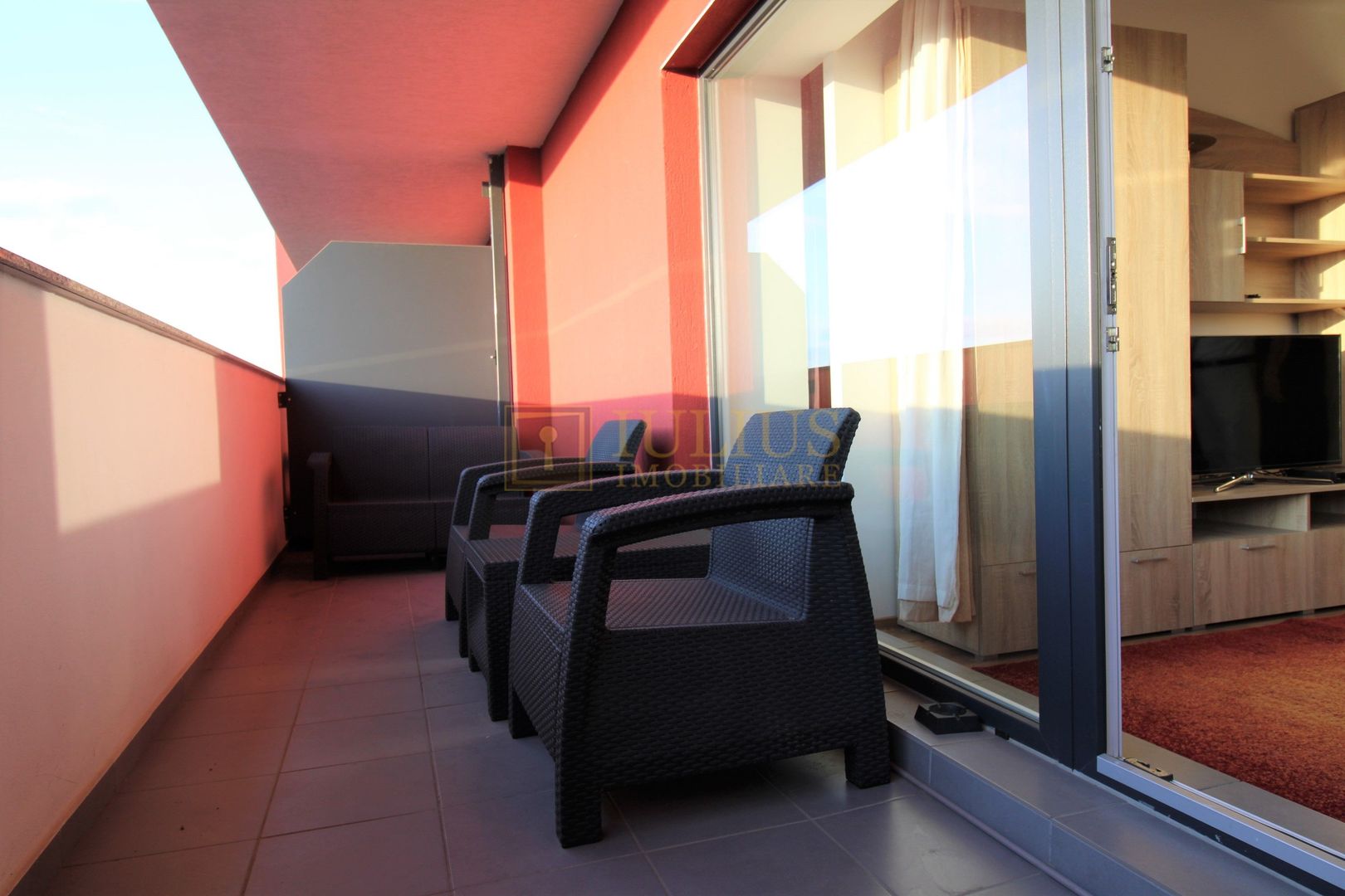 2 camere, terasă spatioasă,  Soarelui - Uranus Plaza. - Poză 3