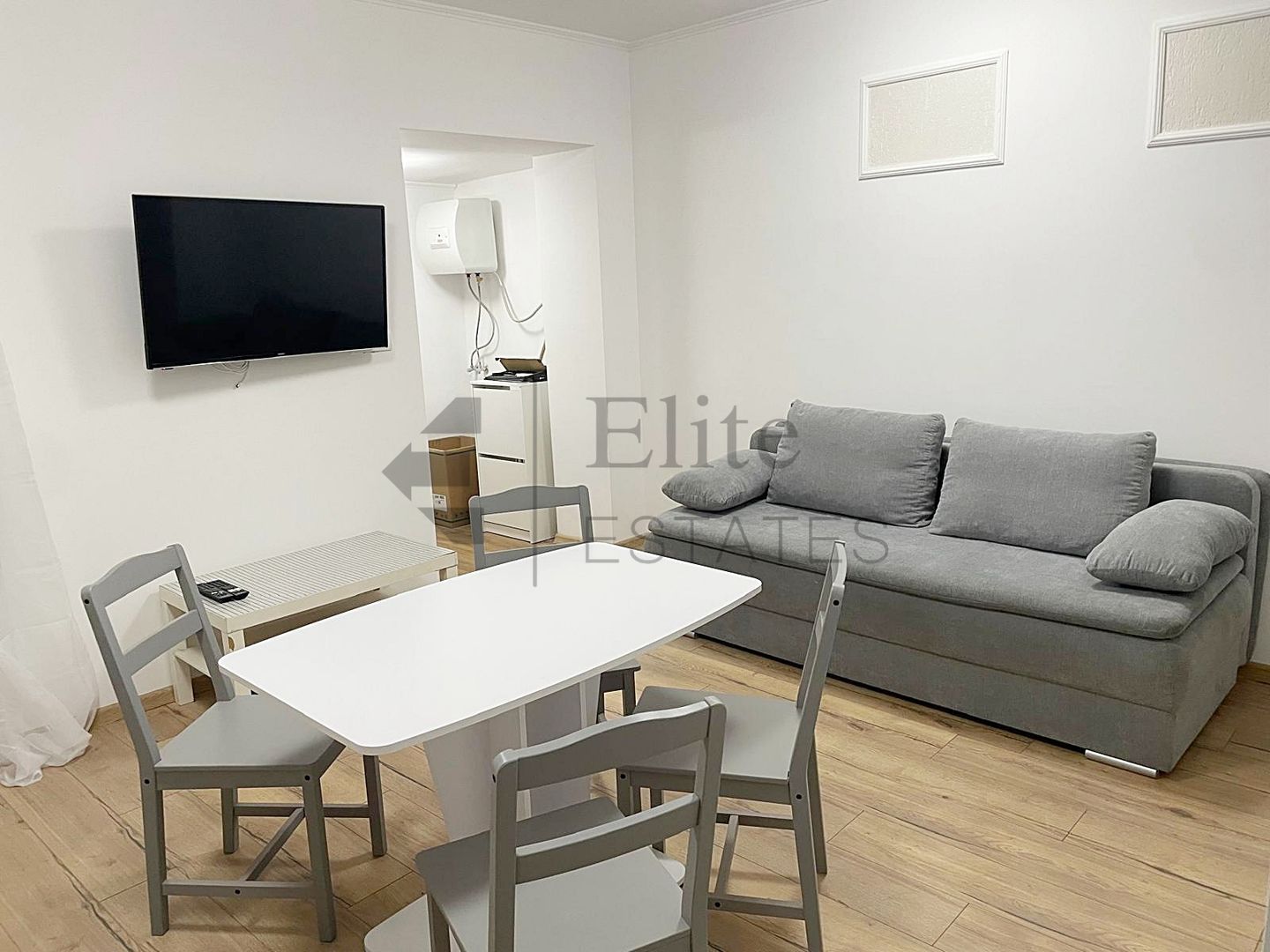 Casa de vanzare in zona Cantemir - Poză 1