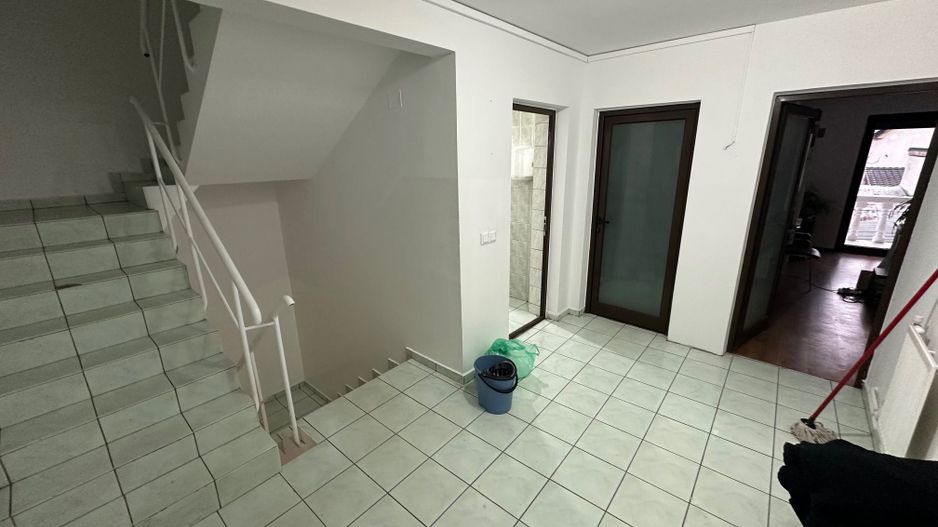 Cladire pretabila spațiu birouri/ clinica - Poză 32