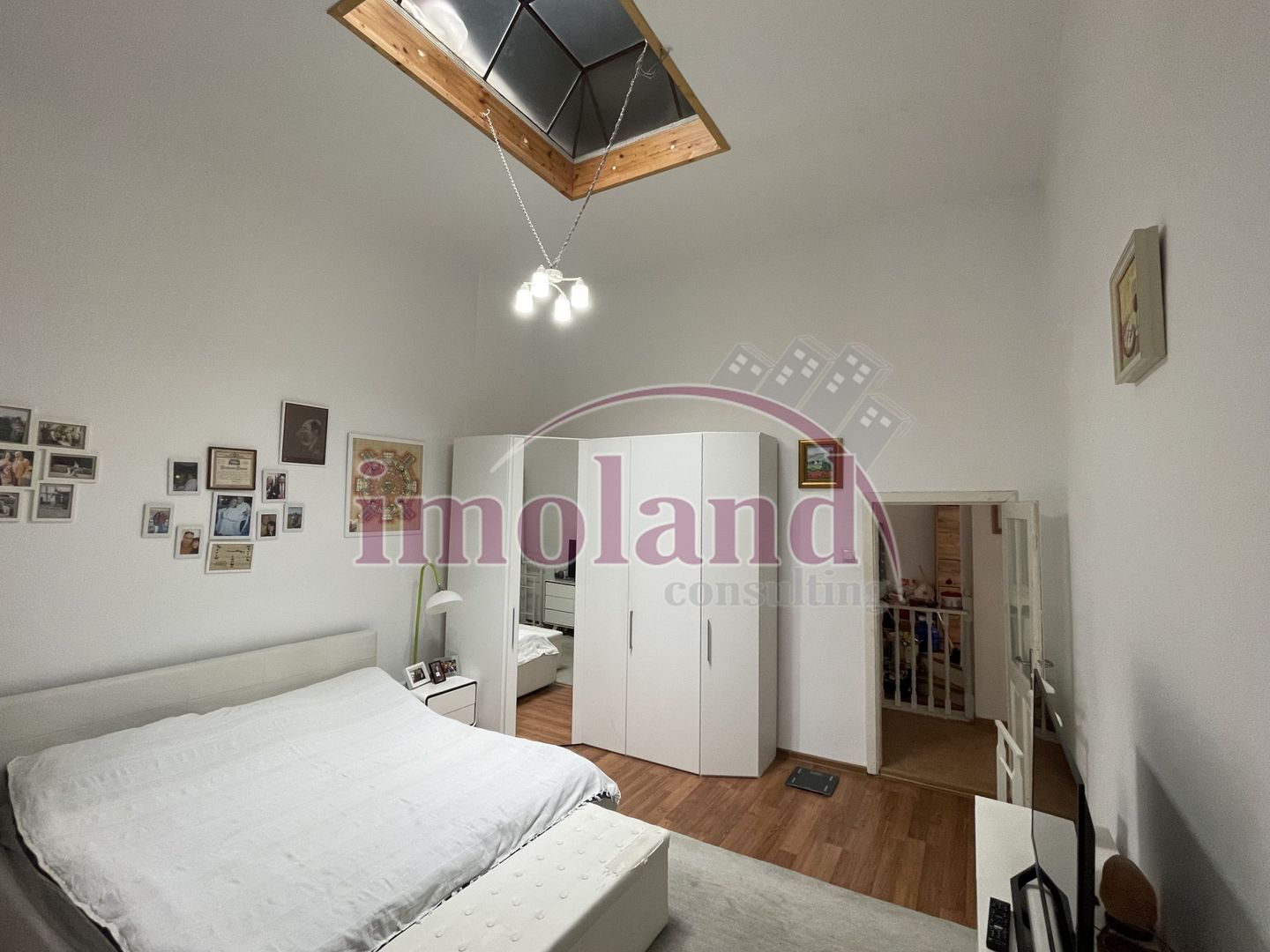 Apartament spectaculos de 4 camere într-o vilă cu farmec istoric pta Victoriei - Poză 13