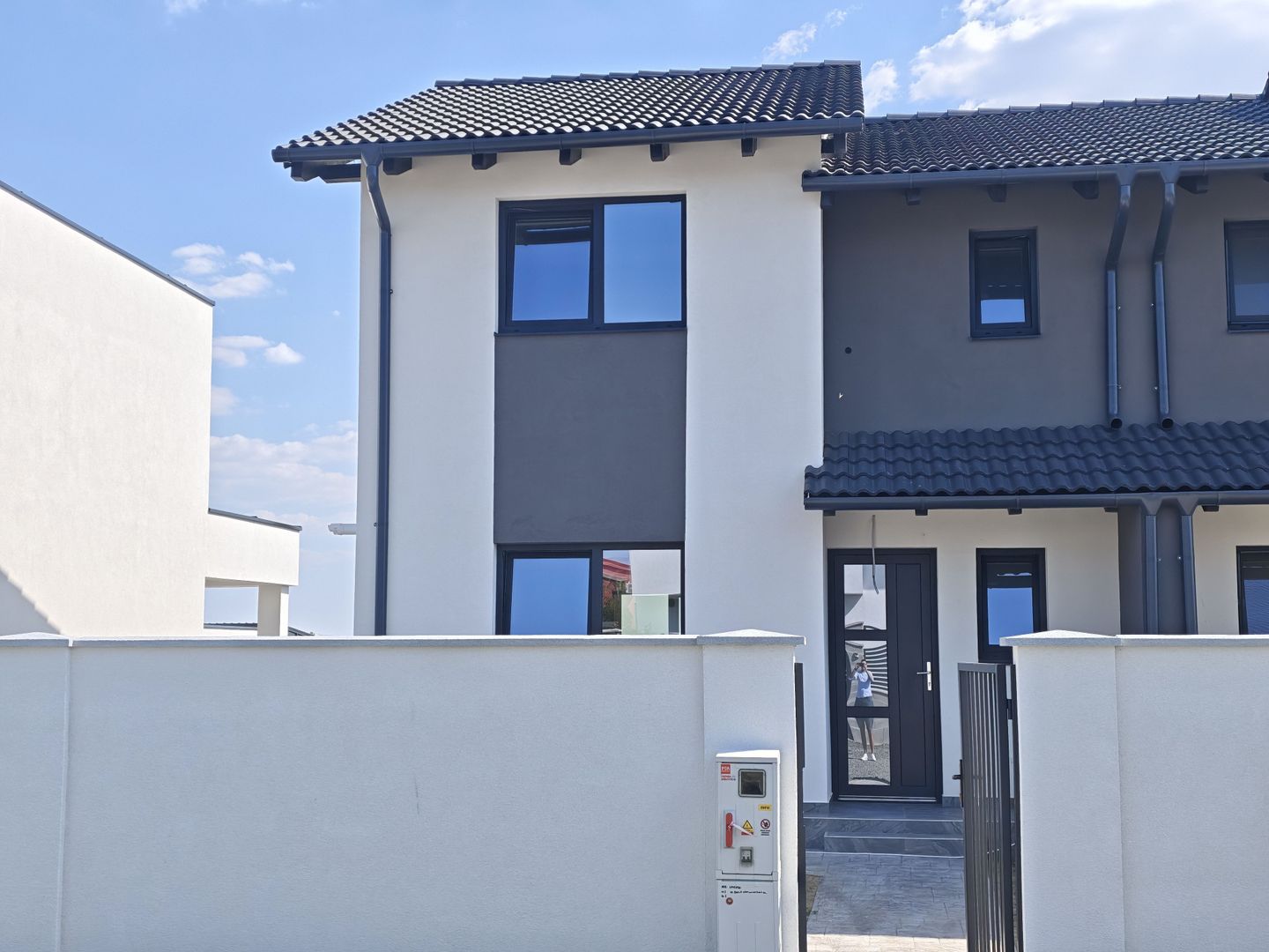 Sacalaz, 1/2 Duplex P+M 4 Camere,2 Bai,Terasa Acoperita - Poză 2