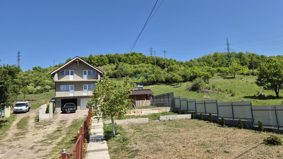 Vand casa 8 camere, 5 bai, 2 garaje, teliucul inferior, teren 1767 mp - Poză 2