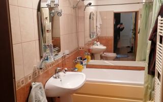 Casa si curte zona centrala - Poză 11