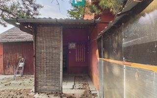 Casă modestă cu 3 camere din văiugă în Bătania - Poză 17