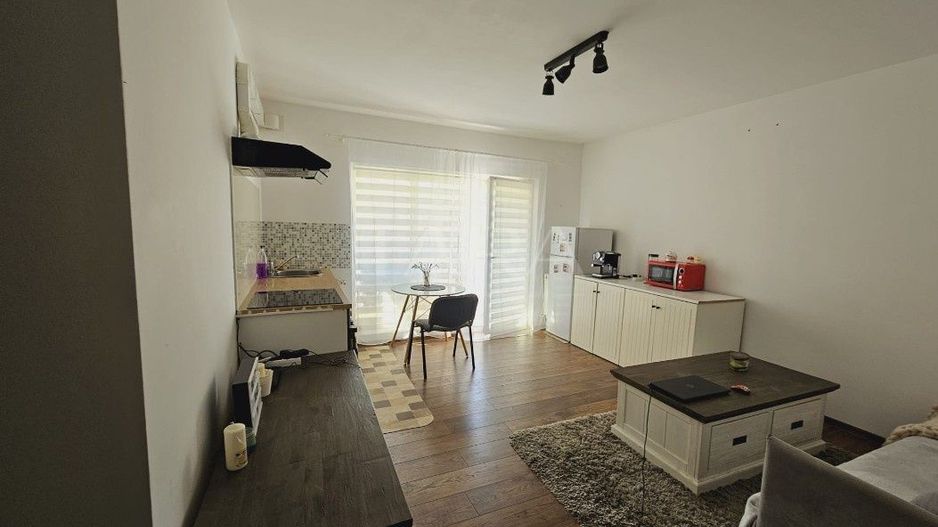 Apartament cu 2 camere, mobilat și utilat, cu parcare cu CF. Florești. - Poză 1