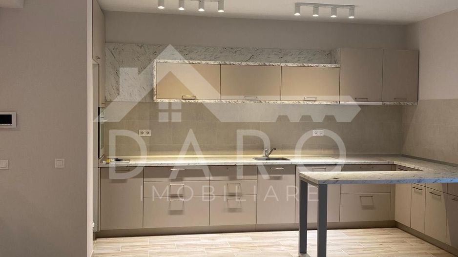 Apartament ultracentral de inchiriat cu parcare - Poză 2