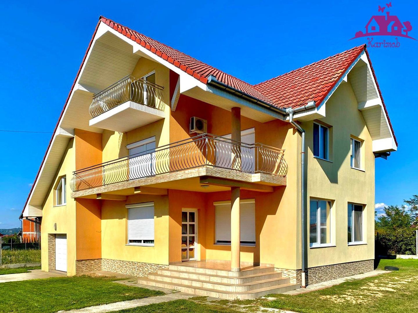 Casa lux in localitatea Sânmartin - Poză 1
