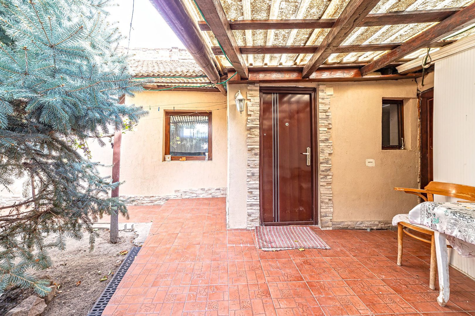 Vandut Apartament cu doua camere, central, la parter. - Poză 8