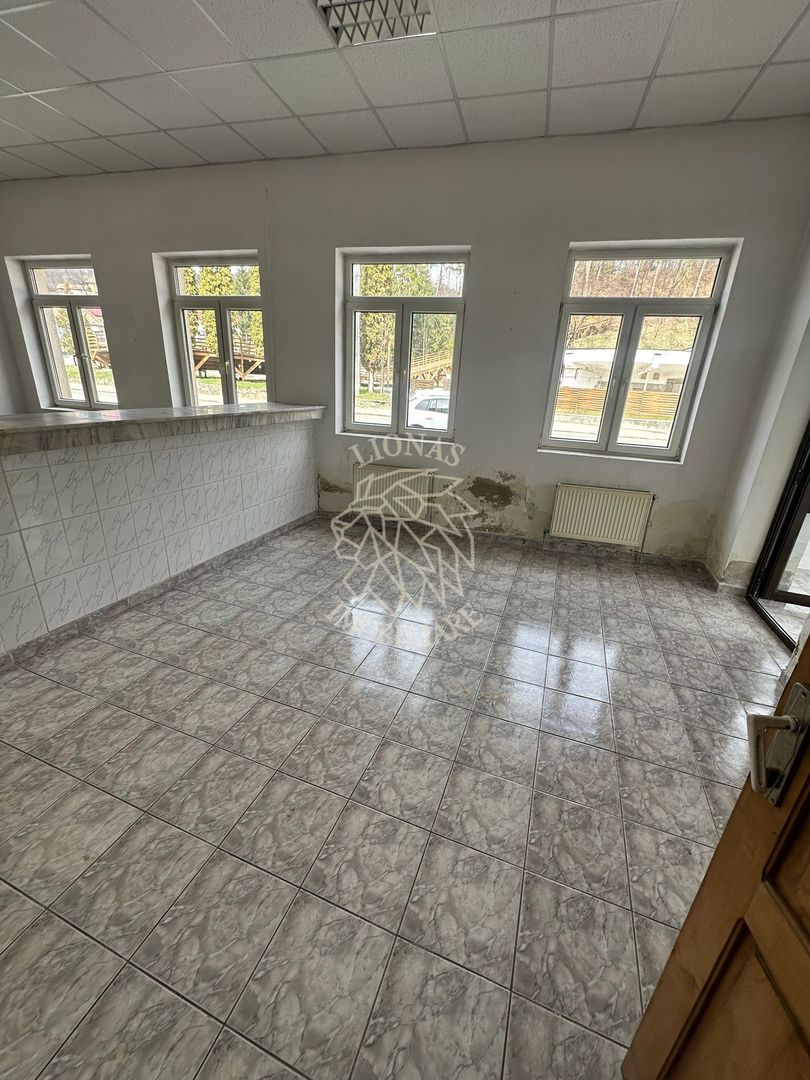Spatiu central -ideal locuire /pensiune/cabinet/birouri- Sangeorz-Bai - Poză 4