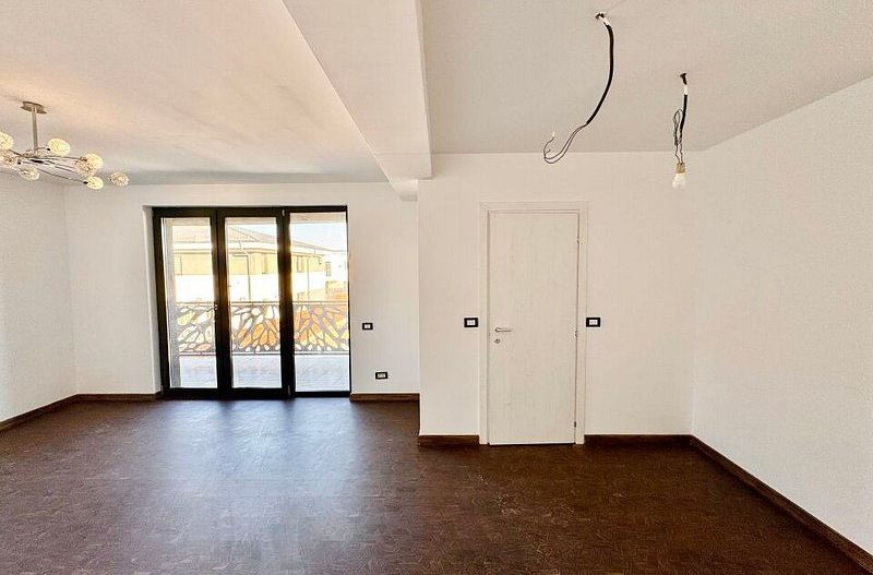 Vila cu bucatarie inclusa -otopeni central - Poză 16