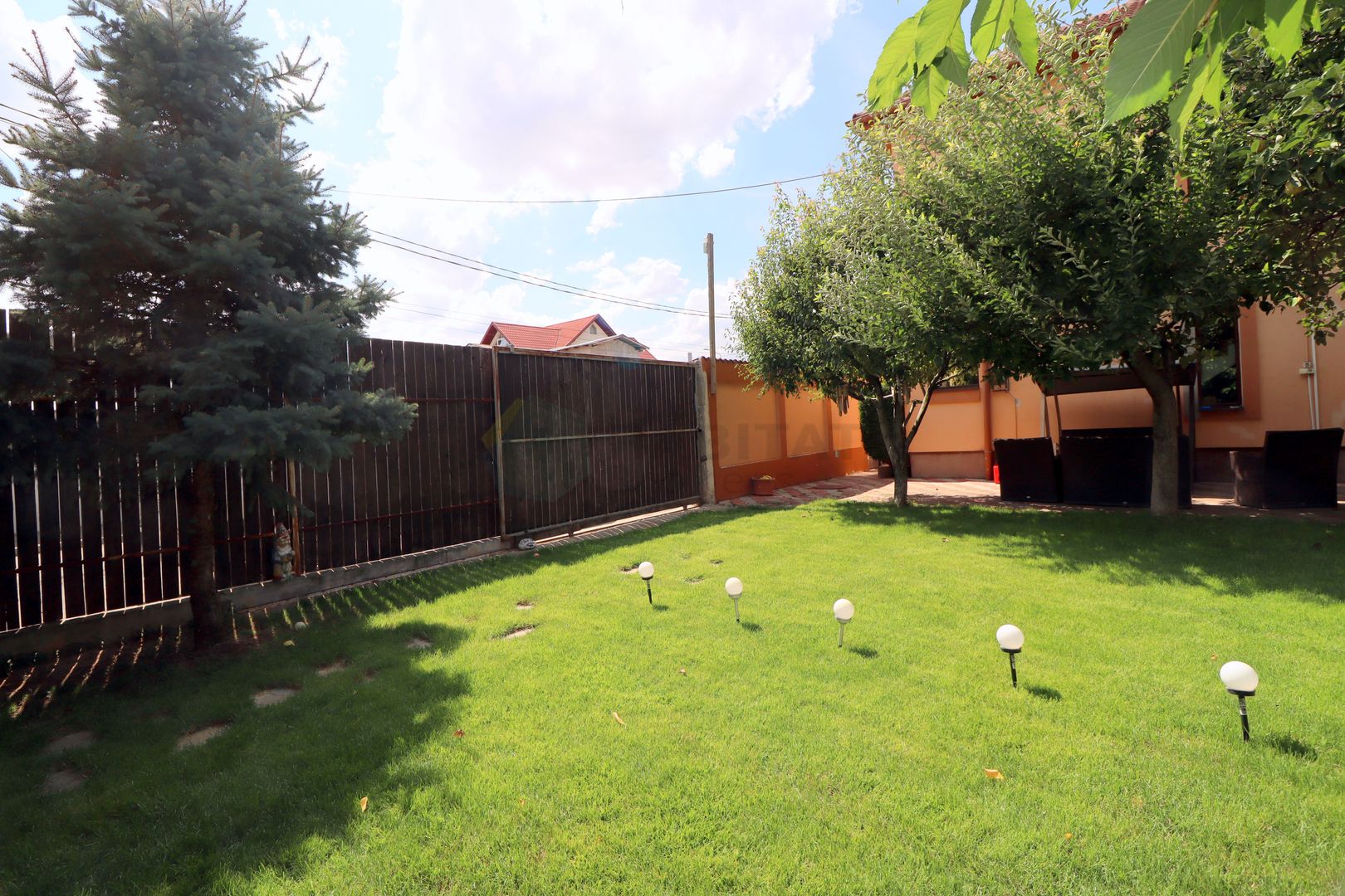 Vilă Individuală cu o curte generoasa zona Aparatorii Patriei - Poză 36