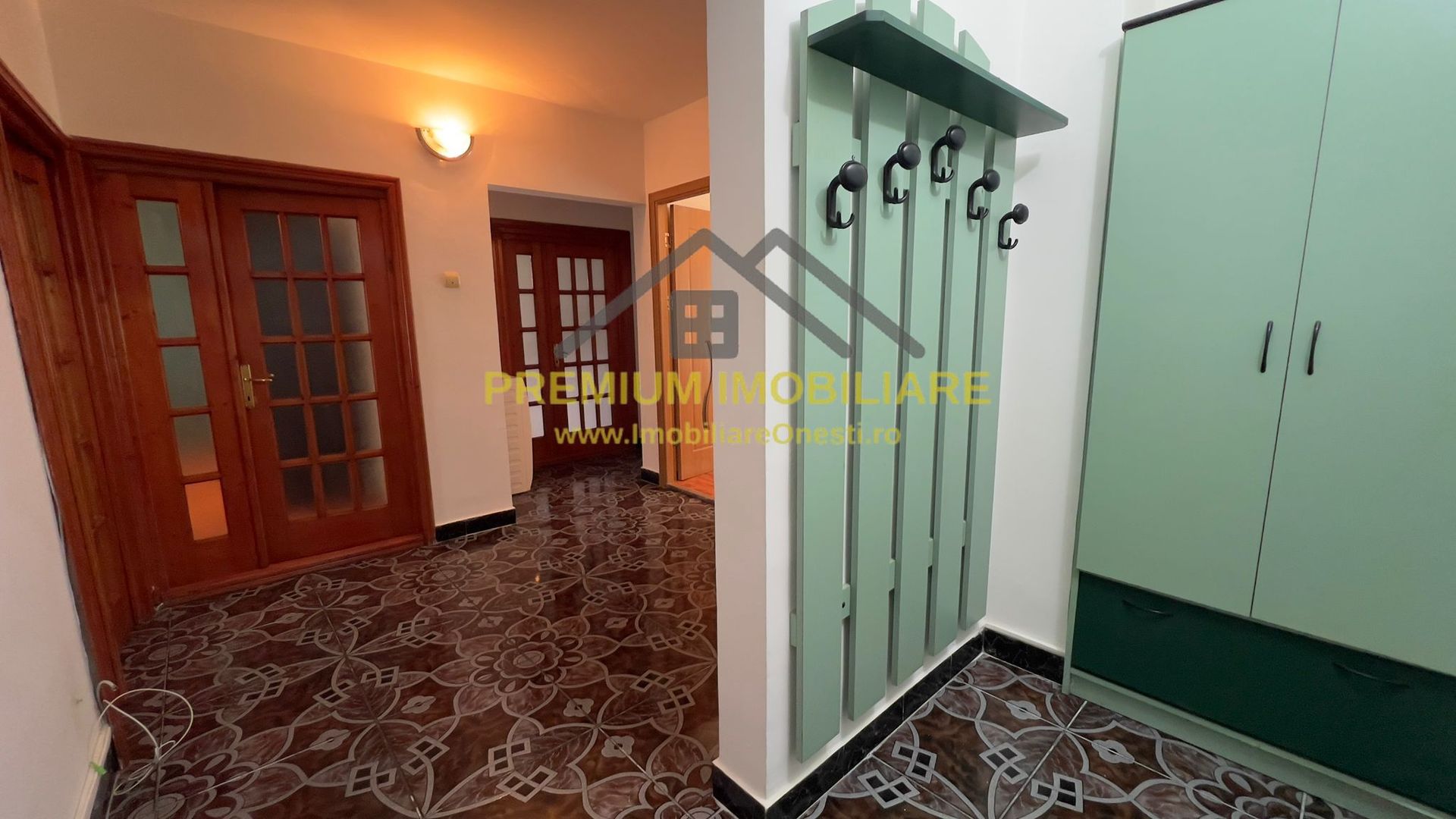 Apartament 3 camere etaj 1 de vanzare - Poză 3
