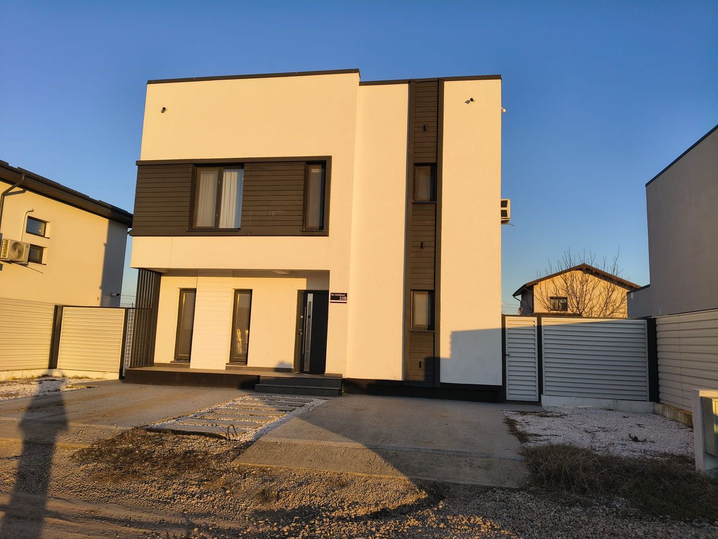 vila hi-tech-smart,mob-util total,5cam,3bai,2parcari,teren456mp - Poză 1