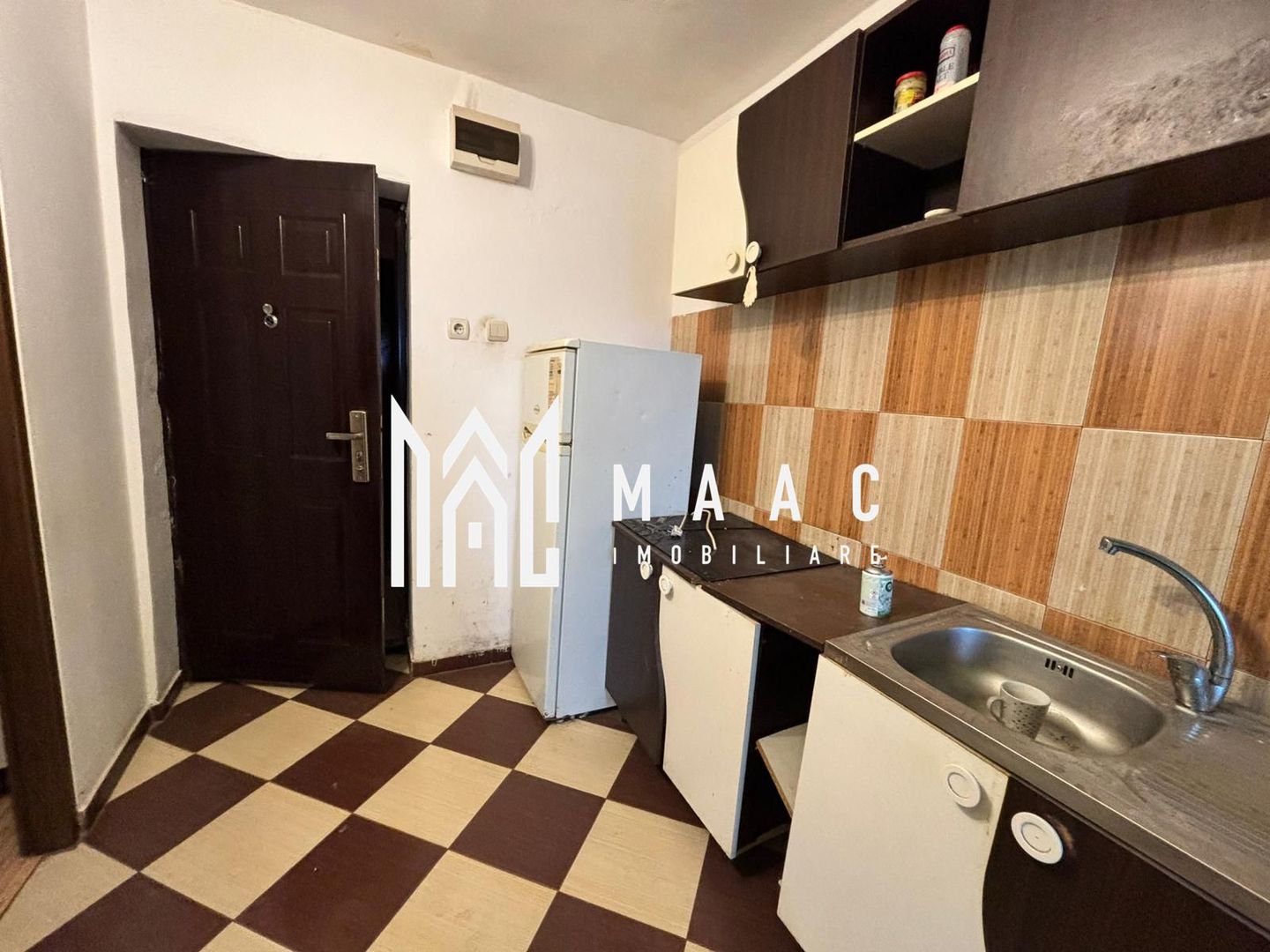 Garsonieră 26 mp I De renovat I Etaj 3 I Pivniță I Lazaret - Poză 2