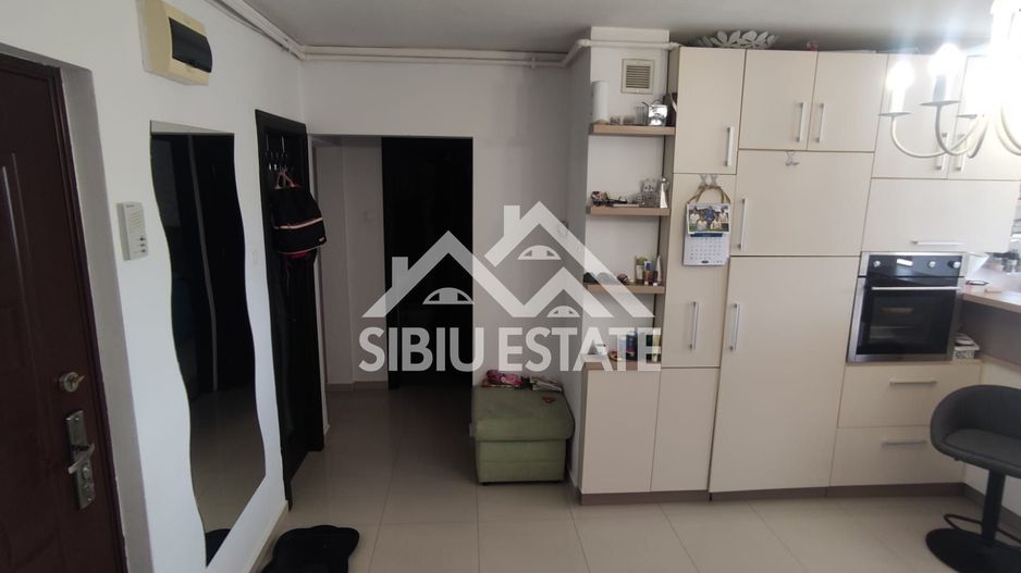 Apartament de inchiriat 3 camere mobilat si utilat in Sibiu - Poză 3
