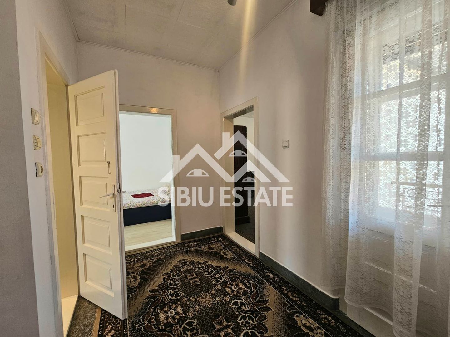 Casa Sibiu central 5 camere, 4 bai - Poză 19