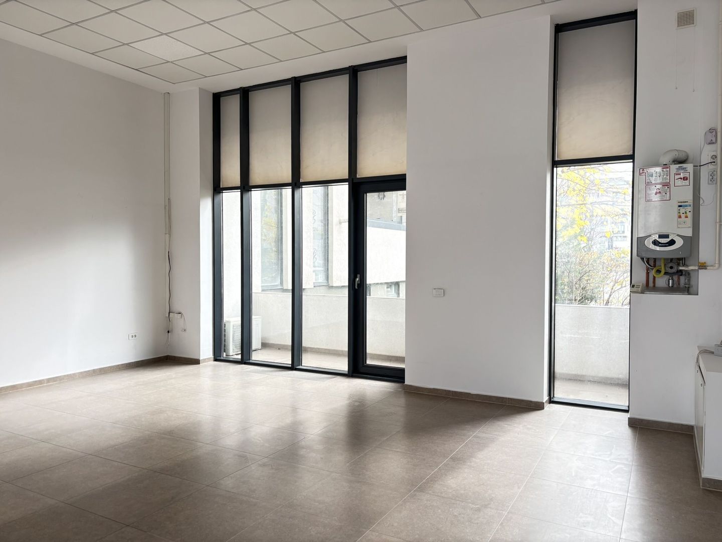 DE ÎNCHIRIAT – Spațiu comercial 102 m² – Coresi Avantgarden (Kasper) - Poză 7