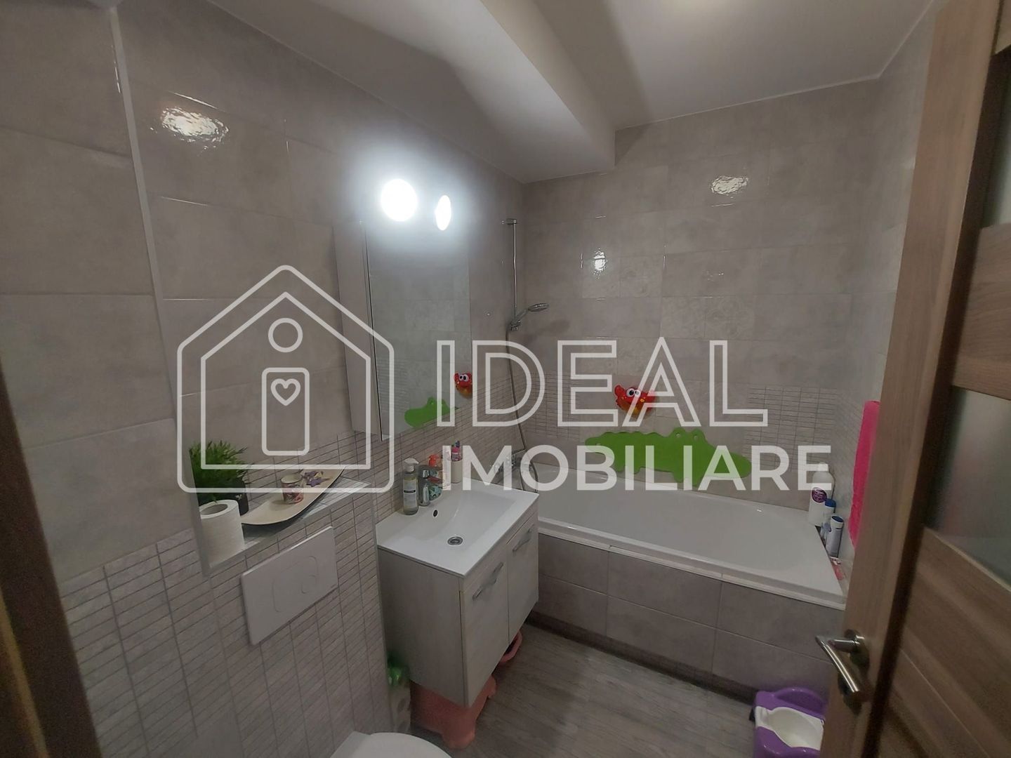 Apartament cu 4 camere in Selimbar, zona Pictor Brana - Poză 9