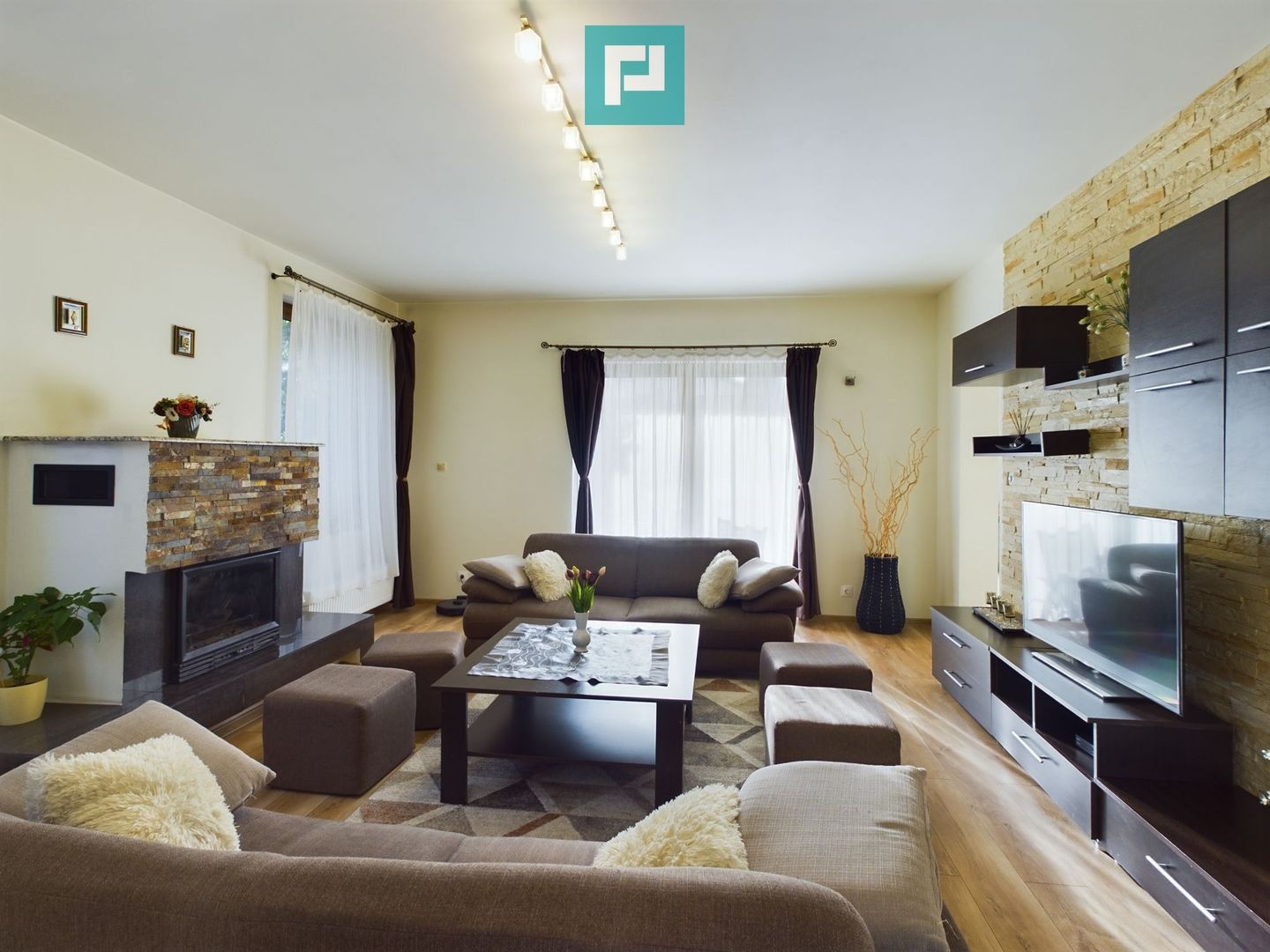 Vilă cu 5 camere de vânzare în zona Aradul Nou - Poză 14