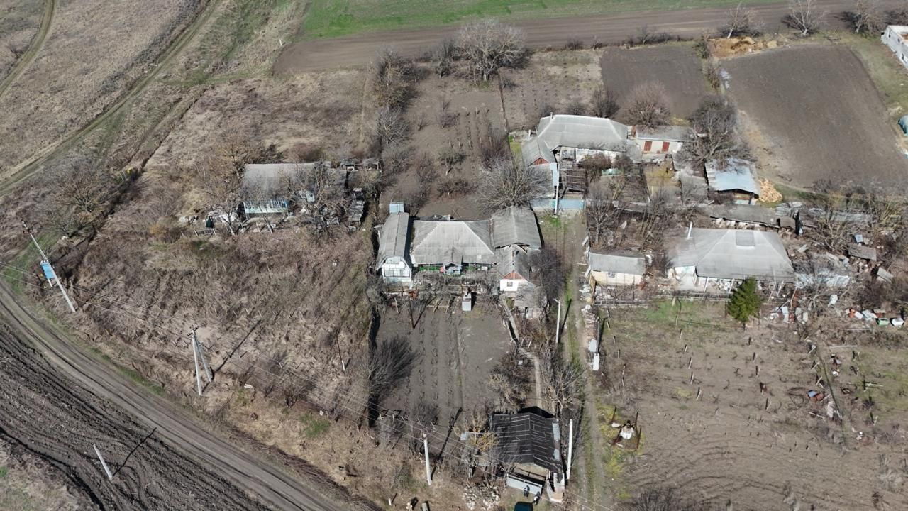 Casă cu teren de 18.8 Ari com. Tohatin ( Buneț) - Poză 3