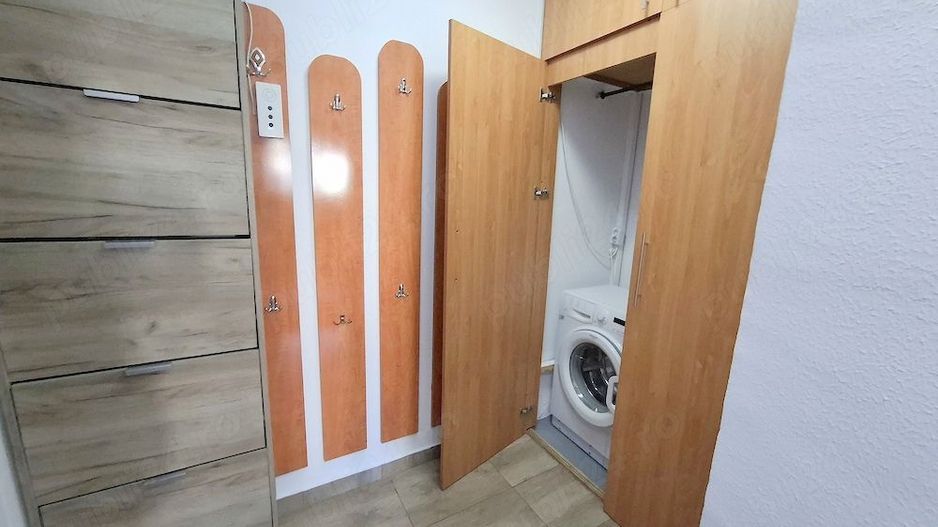 De inchiriat apartament cu 2 camere,  zona Spitalul judetean, et. 2, 450 E - Poză 2
