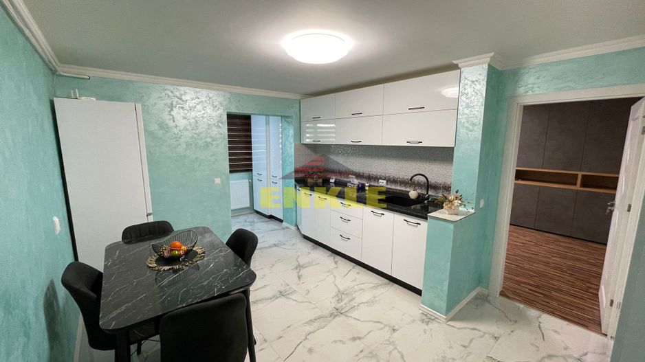 De vanzare apartament, 2 camere decomandat, zona Capat 1 - Poză 5