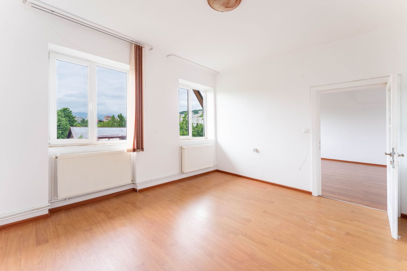 Super oferta, apartament 2 camere! - Poză 2