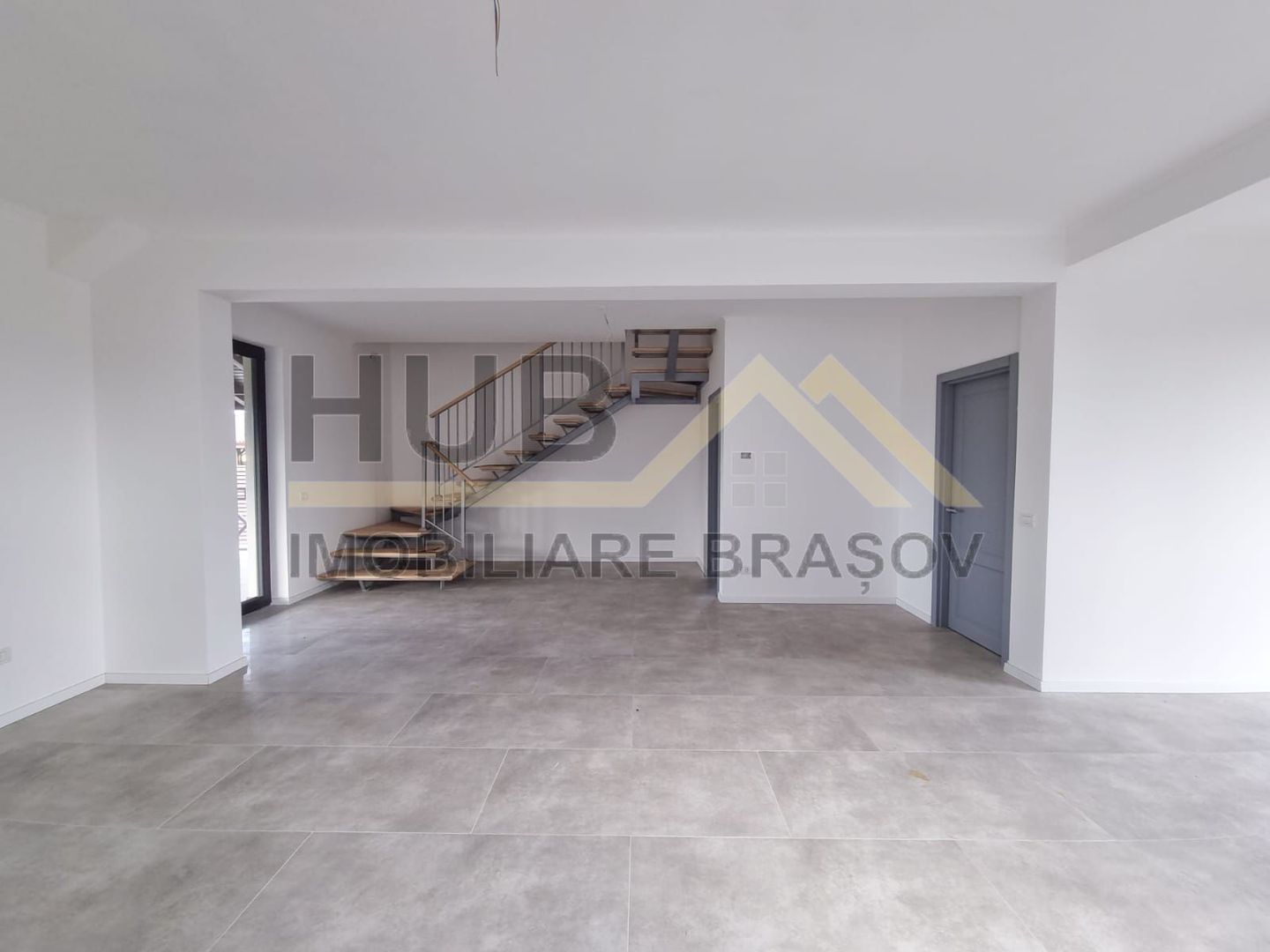 De Vanzare Casa Sanpetru | Teren 468mp | Intabulata | 10 min de Coresi Mall - Poză 2