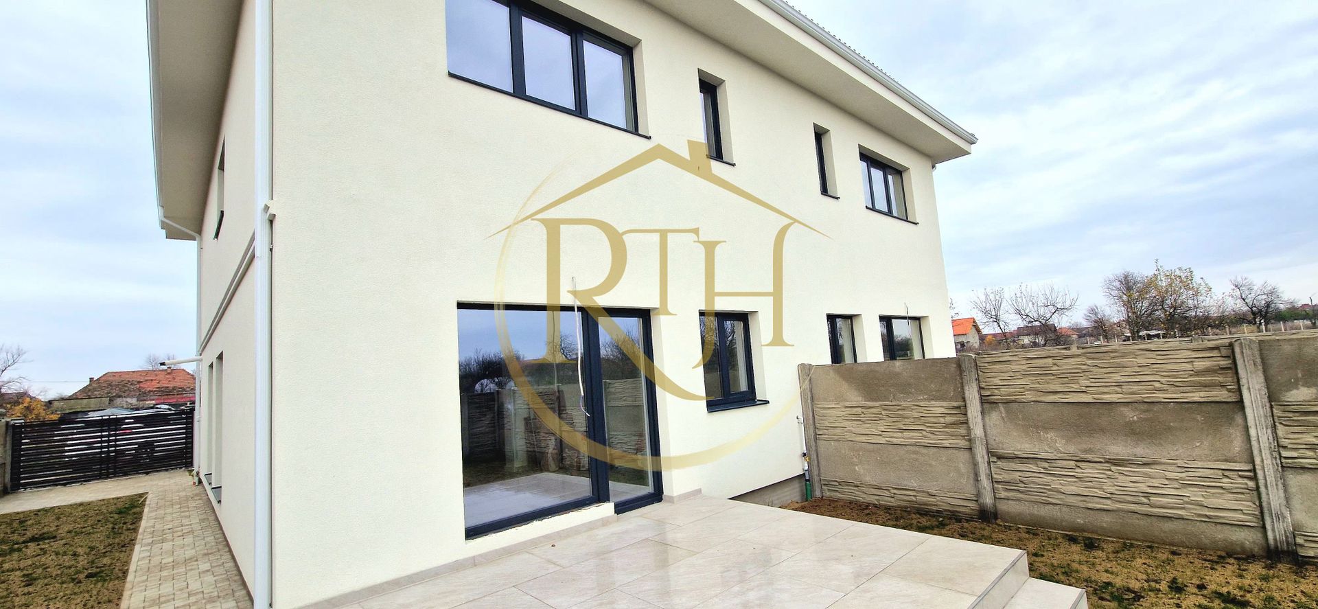 Duplex de vanzare cu 4 camere,2 bai,250 mp teren-Mosnita Veche zona Centrala. - Poză 2