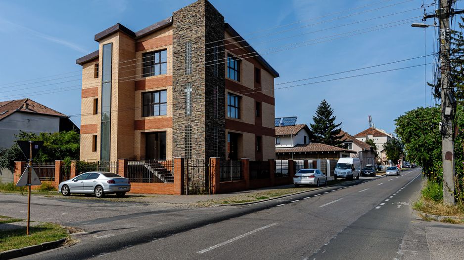 Clădire comercială în zona Grădiște. - Poză 1