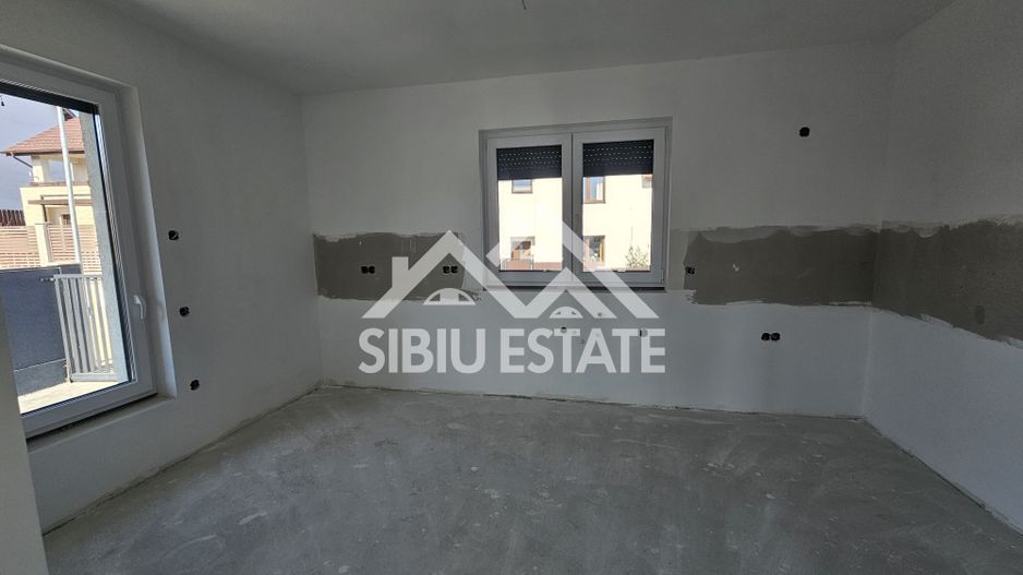 Casa Sibiu, intrare Selimbar, garaj, pivnita, curte mare - Poză 21